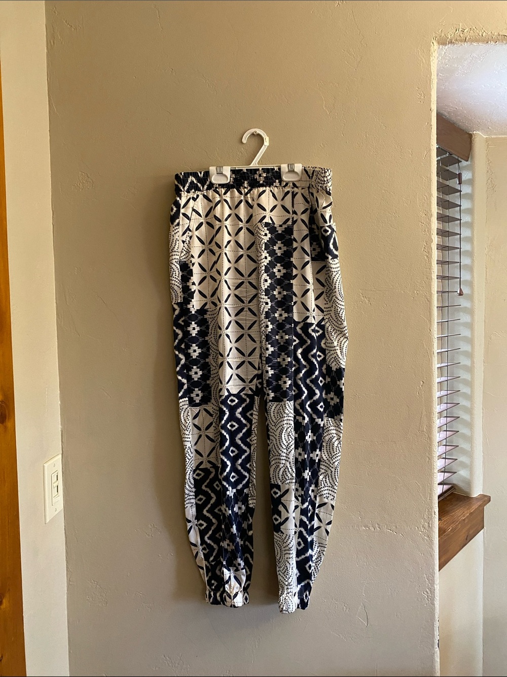 Johnny Was Navy and White Patterned Elastic-Waist Joggers